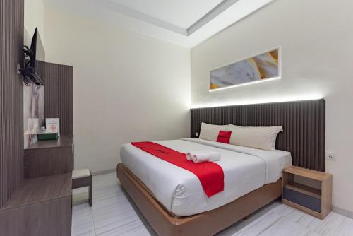 Tanjung Uncang Hotel | RedDoorz Plus Near SP Plaza Batu Aji Batam