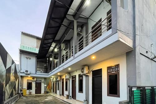 Serang Hotel | RedDoorz Syariah near Mall Of Serang