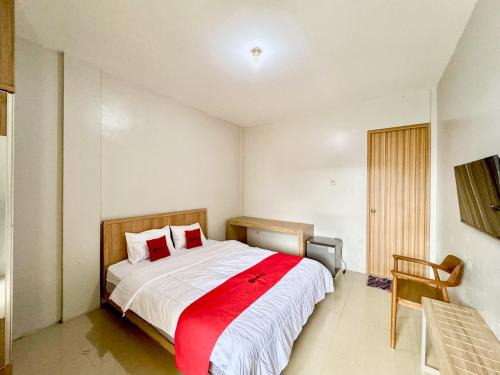 Depok Hotel | RedDoorz Syariah Near Maguwoharjo Yogyakarta