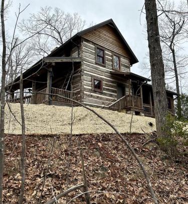 Rutherfordton House | Redesign Wooden Cabin with Jacuzzi and Front Porch in North Carolina