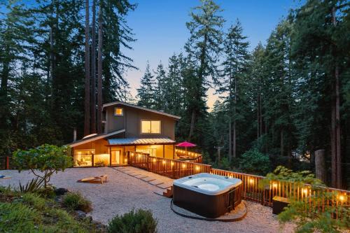 Ben Lomond House | Redwood Oasis - Eco-luxury cabin with hot tub in the Santa Cruz Mountains