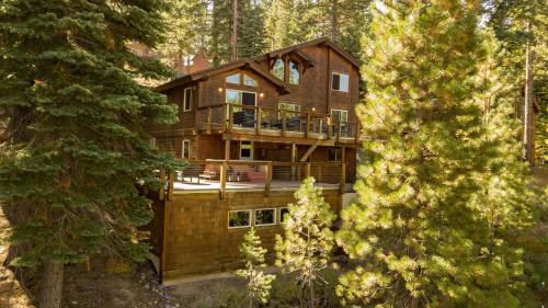 Truckee House | Redwood by AvantStay Secluded Cabin w Views Spa 5mins to NorthStar