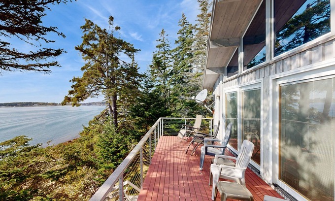Bass Harbor House | Reed Shore Cottage | Oceanfront house in Bass Harbor with direct beach access