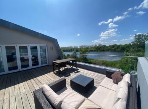 Malmesbury Apartment | Reed Warbler - HM111 - Lower Mill Estate Penthouse Apartment with Spa Access