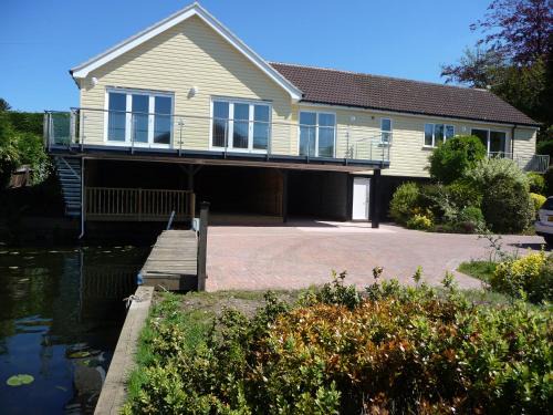 Horning House | Reedlings