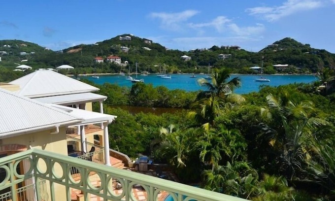 Contant Farms Villa | Reefside Villa: Full AC! Pool! Private sandy beach!