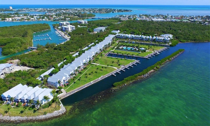 Marathon Villa | Refreshed & Elevated Indigo Reef Luxury Villa 15, 3BR, 2 1/2 BA with Boat Slip
