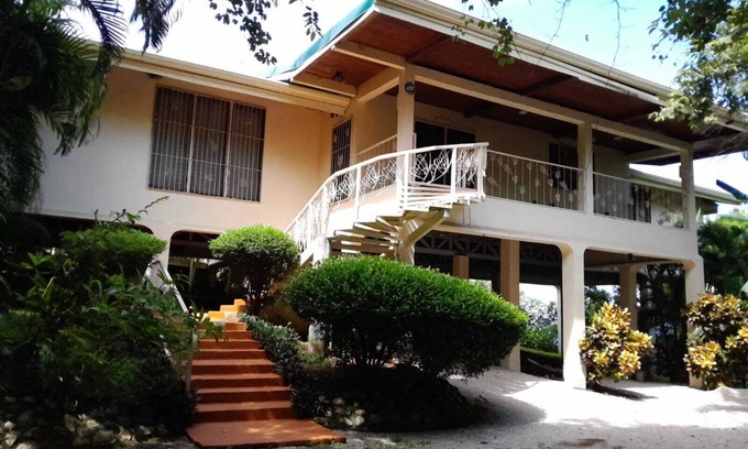 Ostional House | Refugio de las Mariposas, breathtaking ocean views, captivating sunsets, nature.