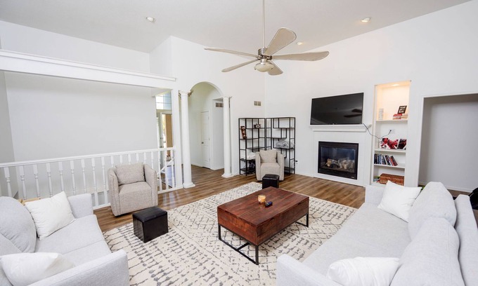 Pauline House | Refurnished House | Ideal for Long Stays!