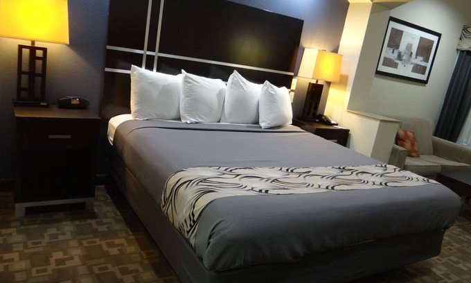 Baytown Hotel | Regency Inn & Suites - Baytown