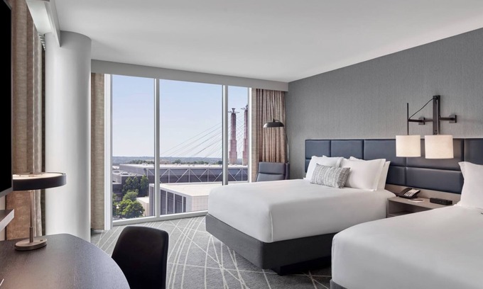 New London House | Regency Inn & Suites