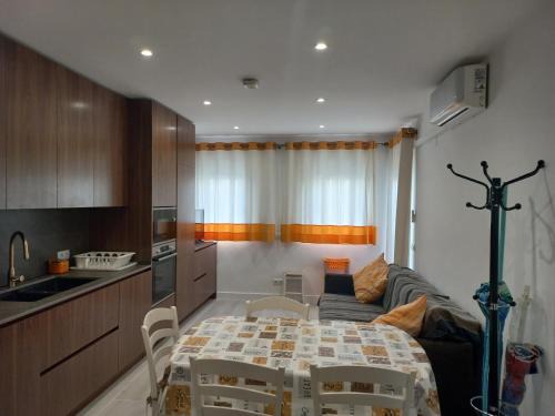 Cavacos Apartment | Regueiró Quarteira Beach Apartment