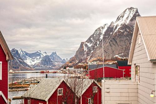Reine House | Reine Mountain View Retreat