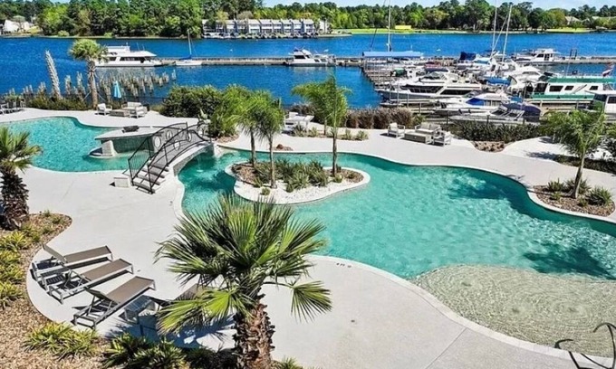 Montgomery Condo | Rejuvenate at Lake Conroe's #1 food spot! 60% Discount for Monthly Stays!