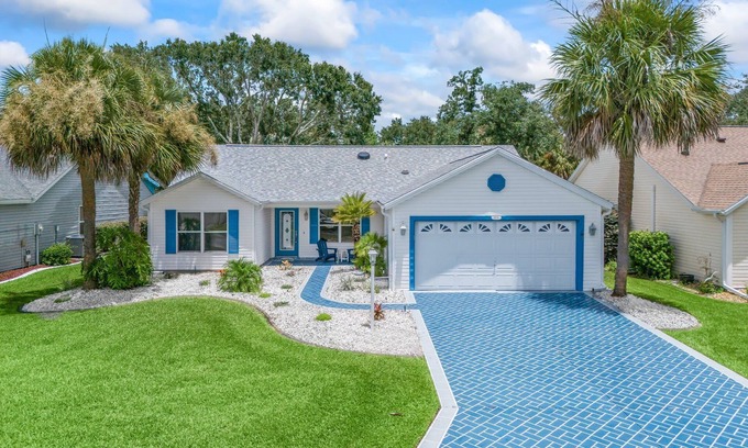 The Villages House | Relax and Play in Paradise, Golf, Tennis, pools and Live entertainment