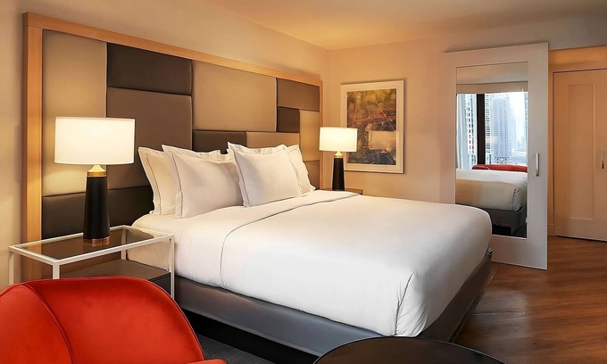 Streeterville Hotel | Relax and Recharge! 4 Comfortable Units, Parking, Onsite Swimming Pool