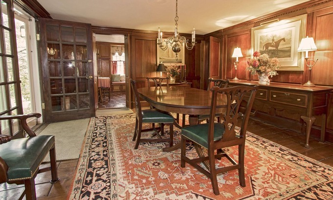 Lake Hill House | Relax and stay awhile