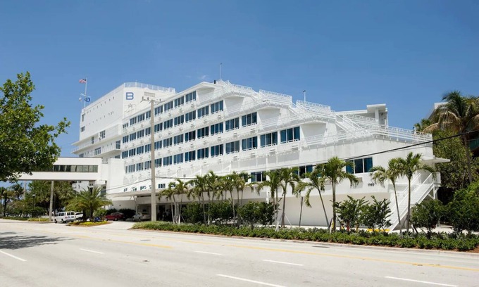 Central Beach Hotel | Relax and Unwind! 3 Relaxing Units, Two Heated Pools!