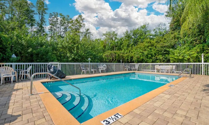 Temple Terrace Hotel | Relax and Unwind Near Busch Gardens Tampa and Adventure Island Water Park