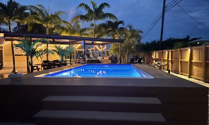 Sexton Cove Estates Cottage | Relax In a Piece Of Paradise Waterfront with Private END CanalnPet Friendly!