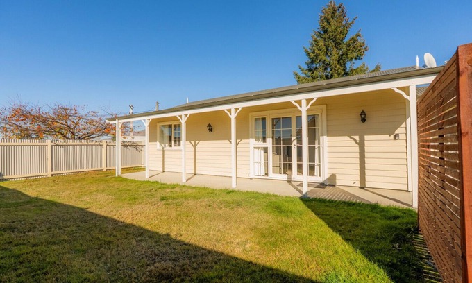 Twizel Cottage | Relax on Rata Cottage 1