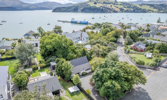 Akaroa House | Relax on Rue Jolie – Akaroa Holiday Home