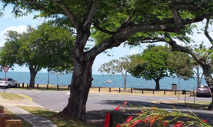 Wynnum Apartment | Relaxed Bayside Living Sleeps 4