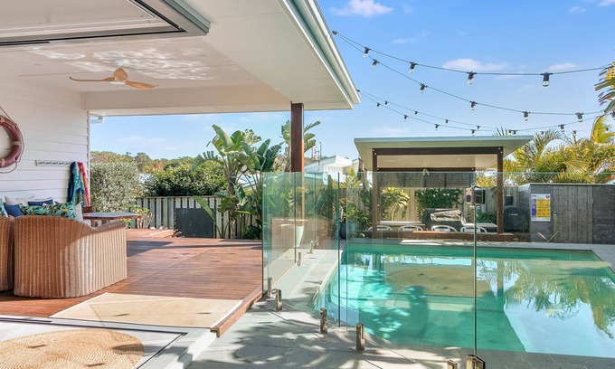 Casuarina House | Relaxed Coastal Living - Moments from the Beach