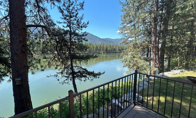 Thompson Falls House | Relaxing 3-bedroom + bunkhouse waterfront home on the Clark Fork River