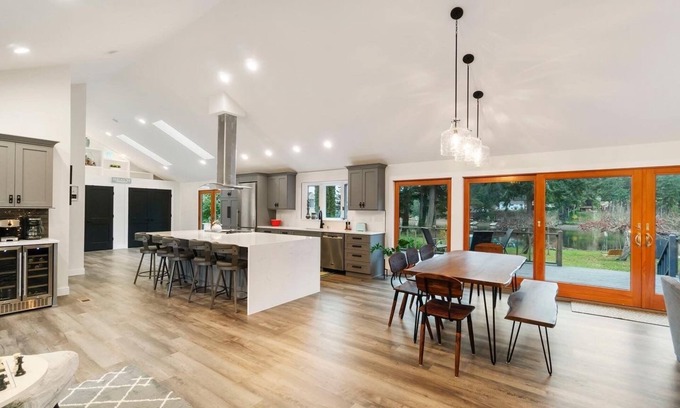 Burley House | Relaxing Beach House on Rocky Bay - waterfront!