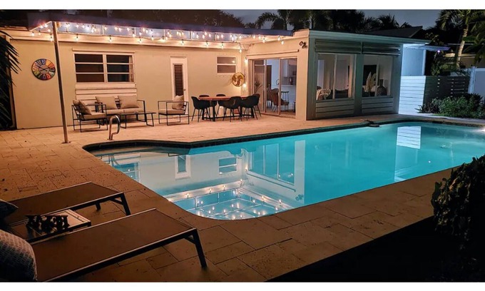Coral Heights House | Relaxing Family vacation with Pool near Cruise, Airport, beach, downtown
