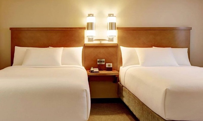 Austin Hotel | Relaxing Getaway! Swimming Pool, FREE Parking, Near LBJ Presidential Library!