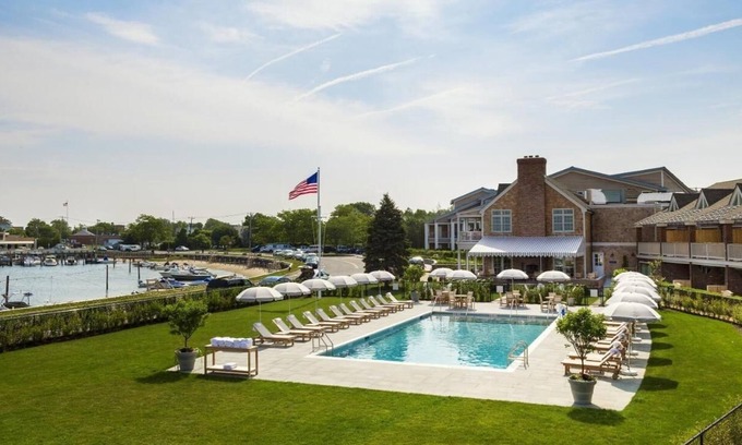 Sag Harbor House | Relaxing Harborfront Stay! Private Balcony, Complimentary Bikes & Kayaks