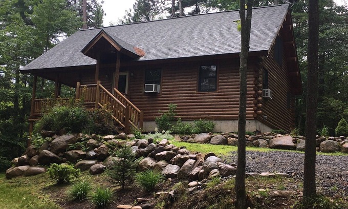 Jay Cabin | Relaxing Log Cabin Retreat minutes from Whiteface