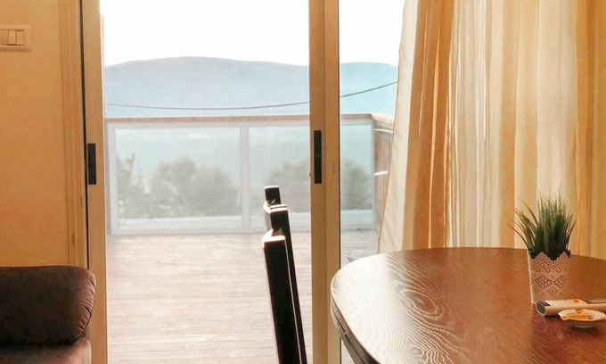 Safed Old City Apartment | Relaxing mountain view haven