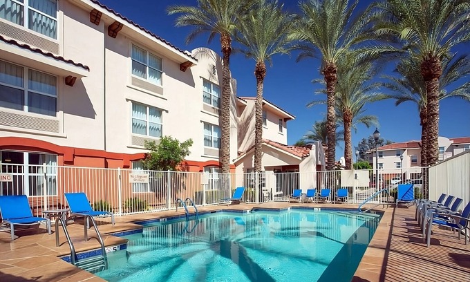 Shea Business Park Hotel | Relaxing Pet-Friendly Property in Scottsdale, With Kitchen and Pool!
