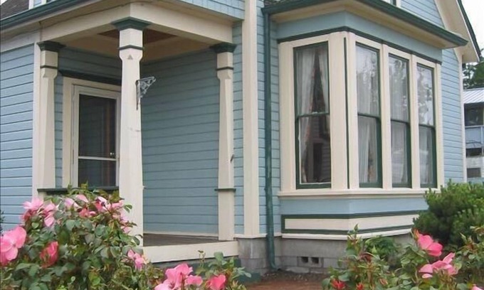 Port Townsend Historic District House | Relaxing place to gather with friends and family in Uptown Port Townsend, ~WA~