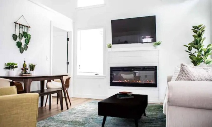 Scarborough Cottage | Relaxing Retreat! 6 Miles from the beach and close to Portland!