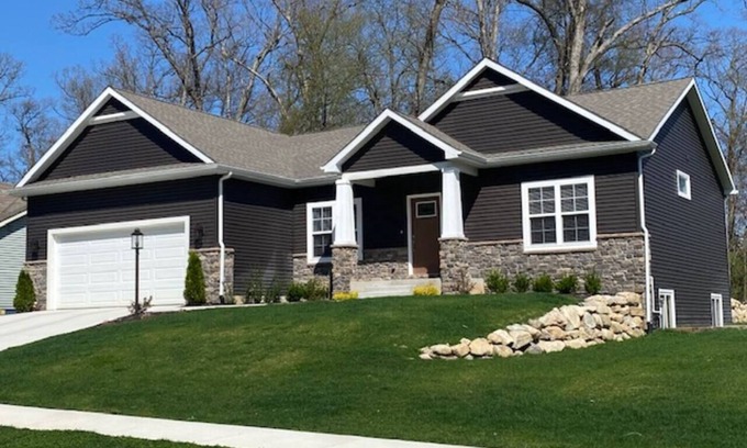 South Bend House | Relaxing Retreat-Quiet 5 Star Property