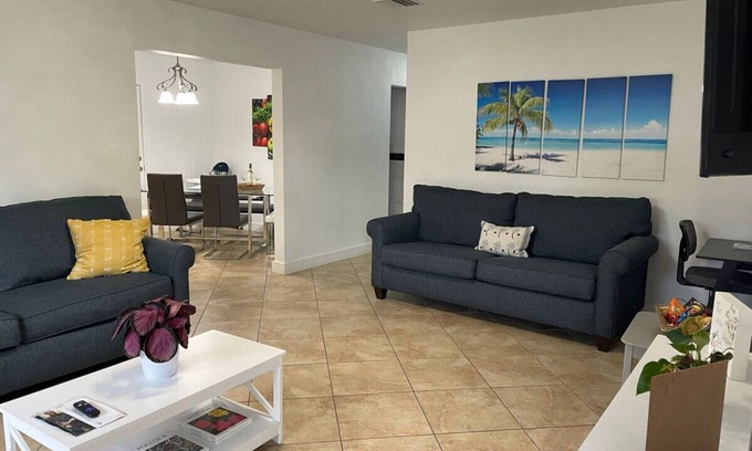 Pembroke Pines House | Relaxing Retreat 2BR Oasis w/Pool and Outdoor BBQ