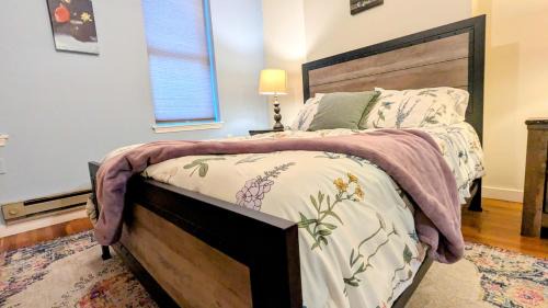 Cumberland House | Relaxing Rustic Oasis - 6 minute walk to Downtown! Pet-friendly & Cyclists Welcome!