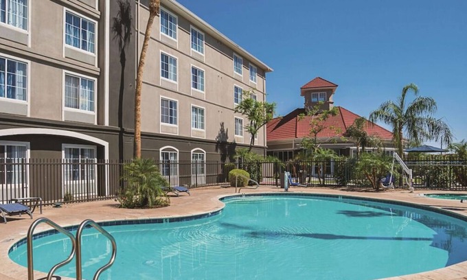 Ahwatukee Foothills House | Relaxing Stay! 4 Convenient Units, Free Breakfast, Pool, Pets Allowed