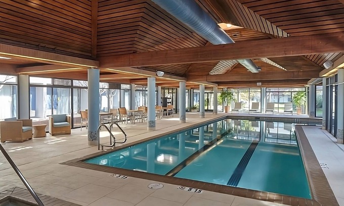 Berkeley Hotel | Relaxing Stay, Convenient Location! Pets Allowed, w/Pool, Near Marina Mall