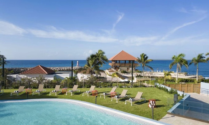 La Romana Hotel | Relaxing Stay Just Steps from Beautiful Caleta Beach – Relax in a Prime Location