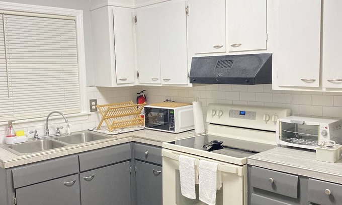 Albany Apartment | Relaxing Suite A- 2 minutes to Phoebe