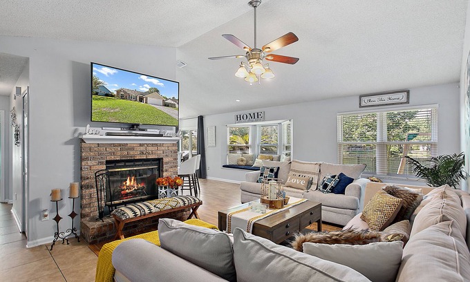 Jacksonville House | Relaxing two bedroom home