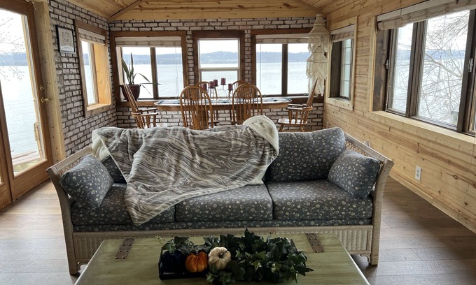 Peoria Heights House | Relaxing vacation home by the river! Sleeps 10. 10% discount!
