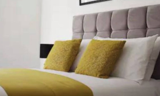 London Borough of Bexley Apartment | Remarkable 3-Bed Apartment in London
