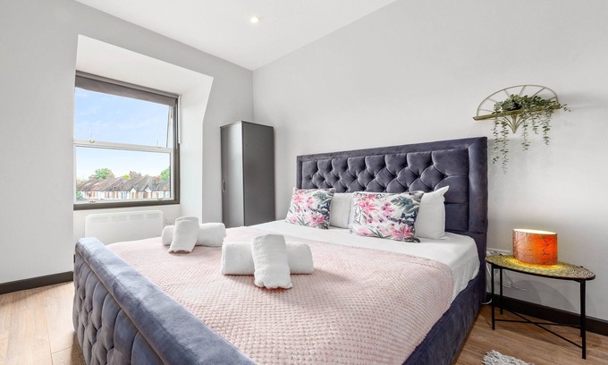 Penge Apartment | Remarkable Serviced Room Sydenham London Se26