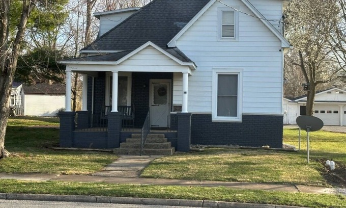 Marion House | Remodeled 3-bedroom home in heart of Marion. Super Clean.